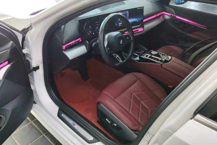 Used BMW 5 Series 2024 530Li Leading Model M Sport Package Driver Seat
