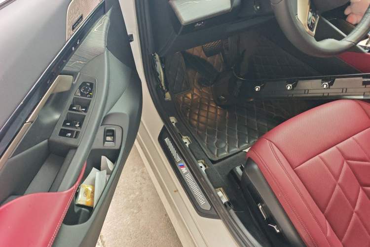 Used BMW 5 Series 2024 530Li Leading Model M Sport Package Driver Seat
