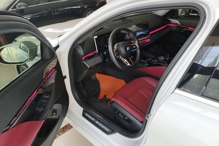 Used BMW 5 Series 2024 530Li Luxury Edition M Sport Package Driver Seat