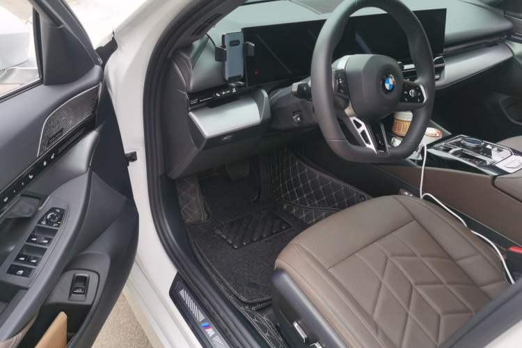Used BMW 5 Series 2024 525Li M Sport Package Driver Seat