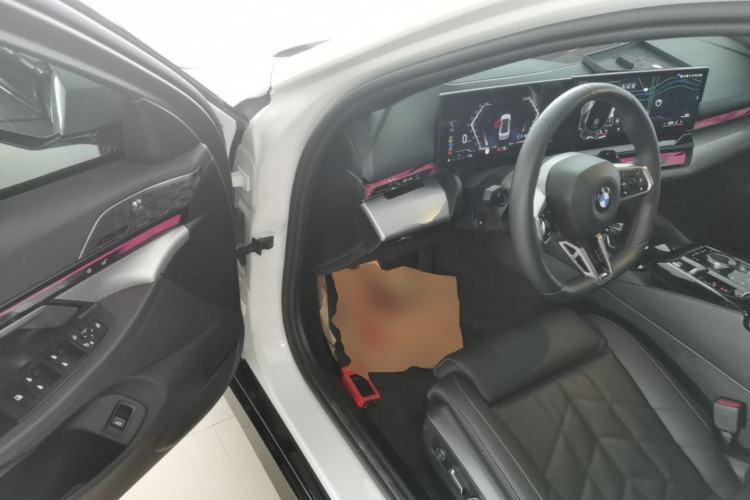 Used BMW 5 Series 2024 530i Luxury Edition M Sport Package Driver Seat