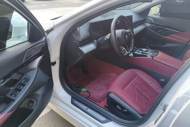 Used BMW 5 Series 2024 525Li M Sport Package Driver Seat