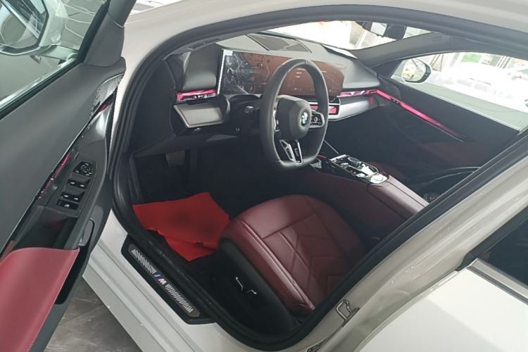 Used BMW 5 Series 2024 530Li xDrive M Sport Package Driver Seat