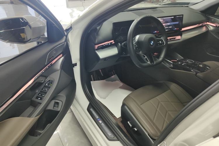Used BMW 5 Series 2024 530Li Leading Model M Sport Package Driver Seat