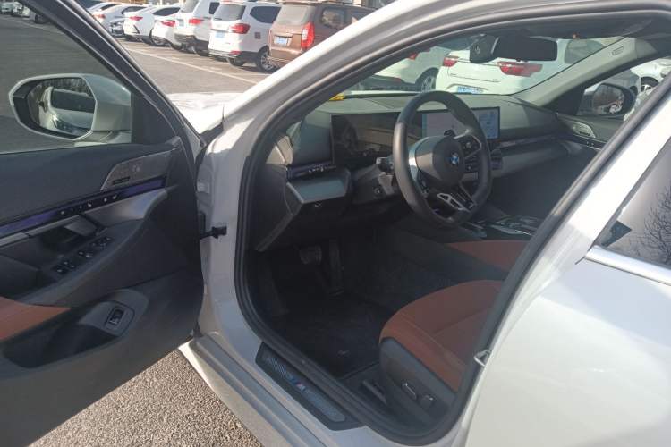 Used BMW 5 Series 2024 530Li Leading Model M Sport Package Driver Seat