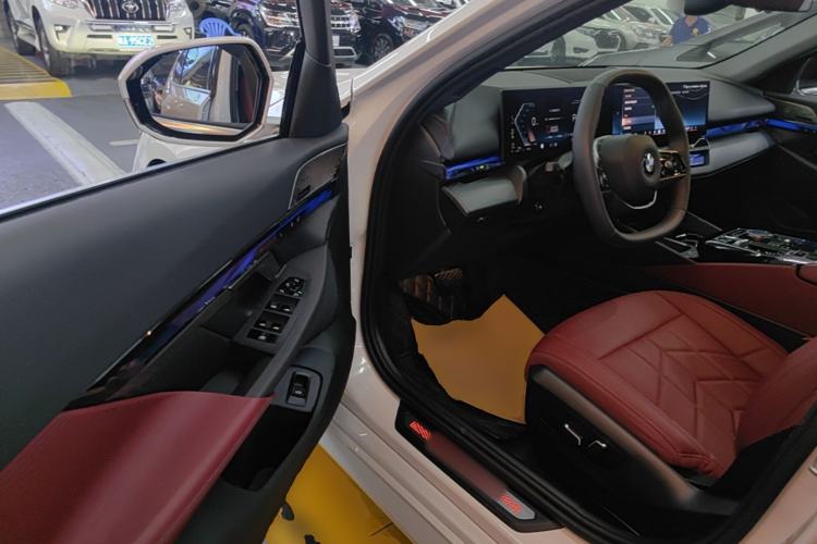 Used BMW 5 Series 2024 530Li Leading Luxury Package Driver Seat