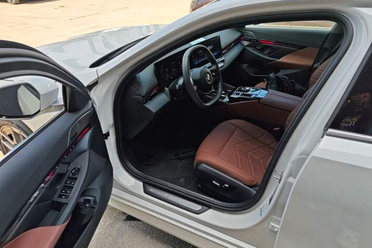Used BMW 5 Series 2024 530Li Leading Luxury Package Driver Seat