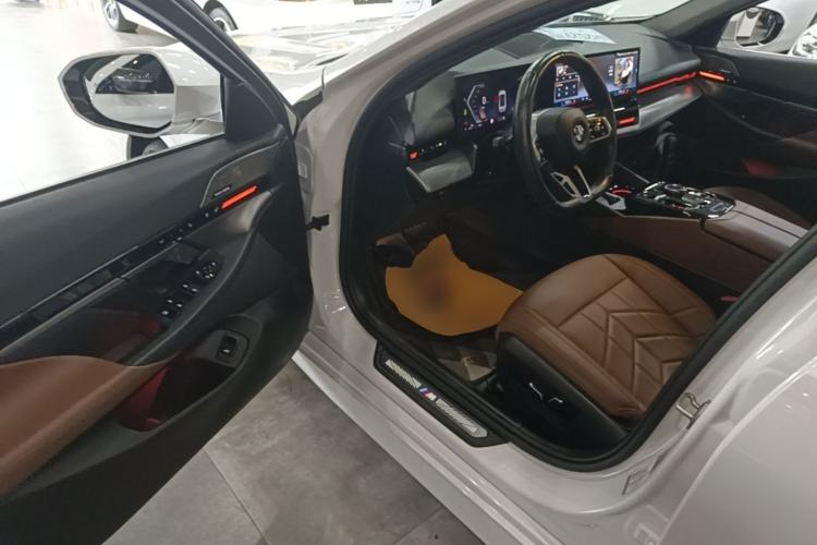 Used BMW 5 Series 2024 525Li M Sport Package Driver Seat