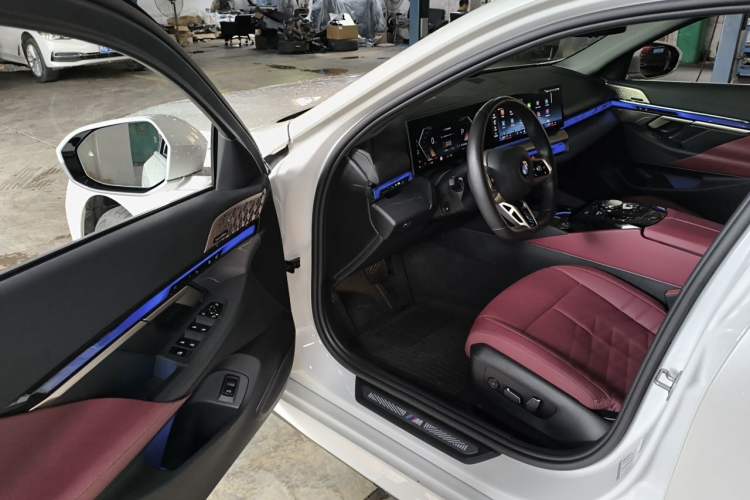 Used BMW 5 Series 2024 530Li Luxury Edition M Sport Package Driver Seat