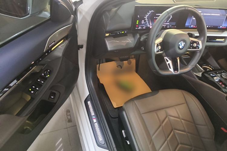 Used BMW 5 Series 2024 525Li M Sport Package Driver Seat