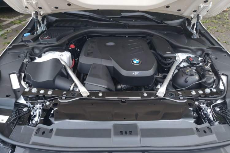 Used BMW 5 Series 2024 530Li Luxury Package Premium Edition Engine Bay