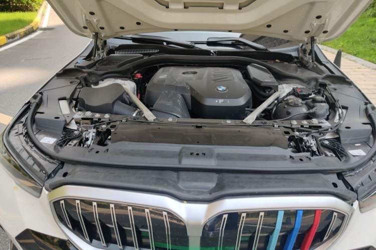 Used BMW 5 Series 2024 525Li M Sport Package Engine Bay
