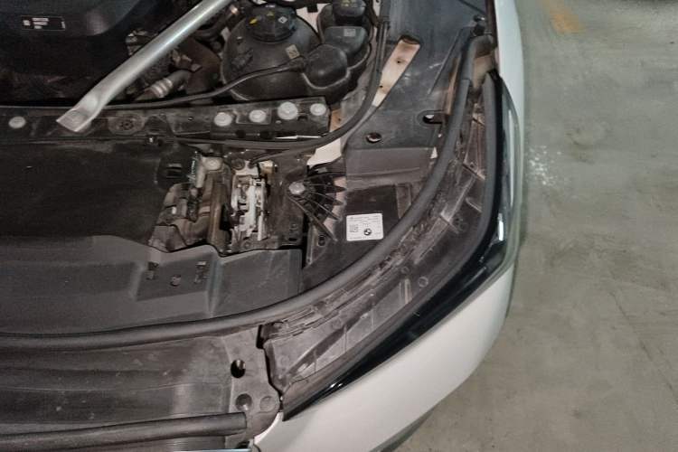 Used BMW 5 Series 2024 530Li Leading Luxury Package Engine Bay Left
