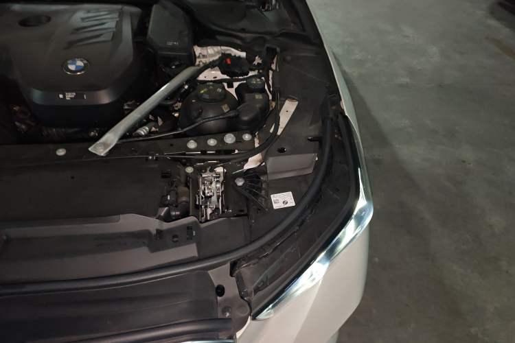 Used BMW 5 Series 2024 530Li Luxury Edition M Sport Package Engine Bay Left