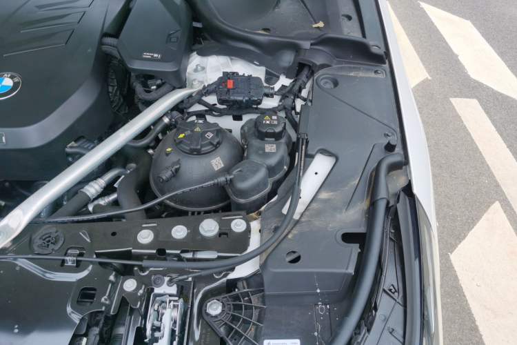 Used BMW 5 Series 2024 525Li M Sport Package Engine Bay Left