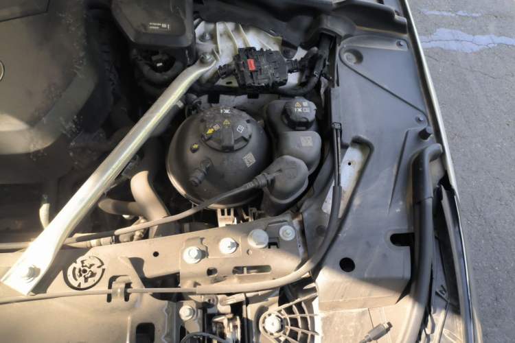 Used BMW 5 Series 2024 525Li M Sport Package Engine Bay Left