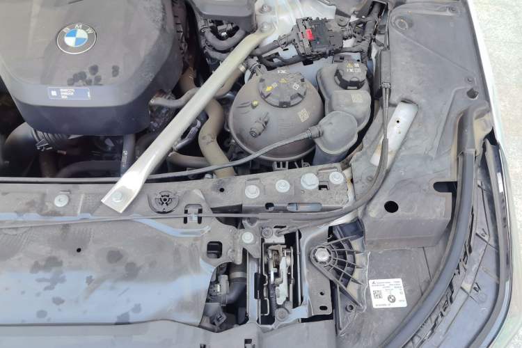 Used BMW 5 Series 2024 525Li M Sport Package Engine Bay Left