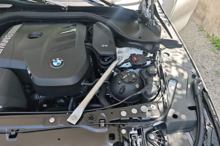 Used BMW 5 Series 2024 525i M Sport Package Engine Bay Left