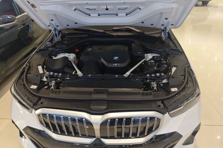 Used BMW 5 Series 2024 525Li M Sport Package Engine Bay