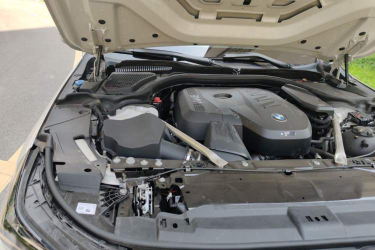 Used BMW 5 Series 2024 525Li M Sport Package Engine Bay Right