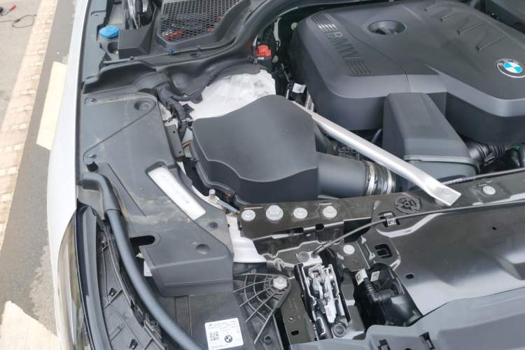 Used BMW 5 Series 2024 525Li M Sport Package Engine Bay Right
