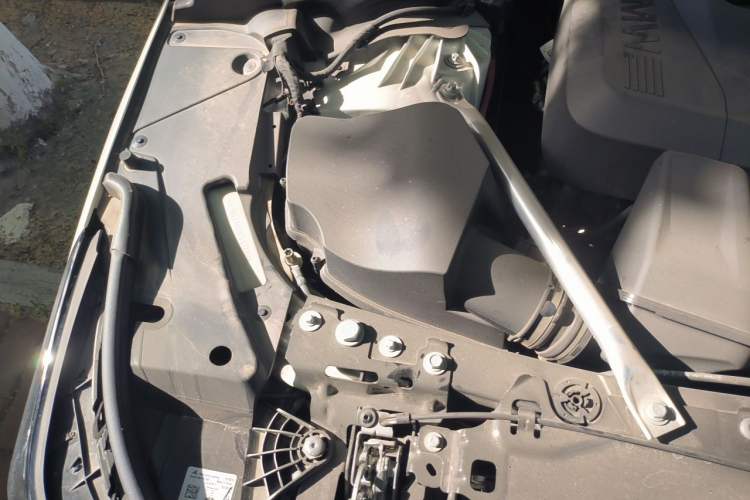 Used BMW 5 Series 2024 525Li M Sport Package Engine Bay Right