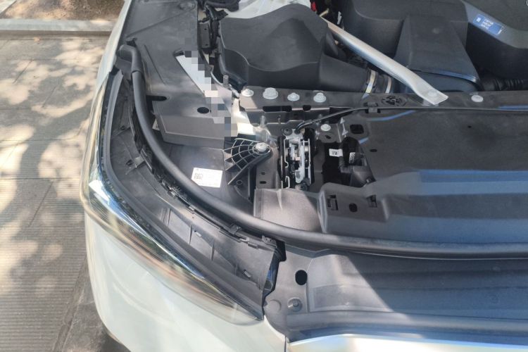 Used BMW 5 Series 2024 525i M Sport Package Engine Bay Right