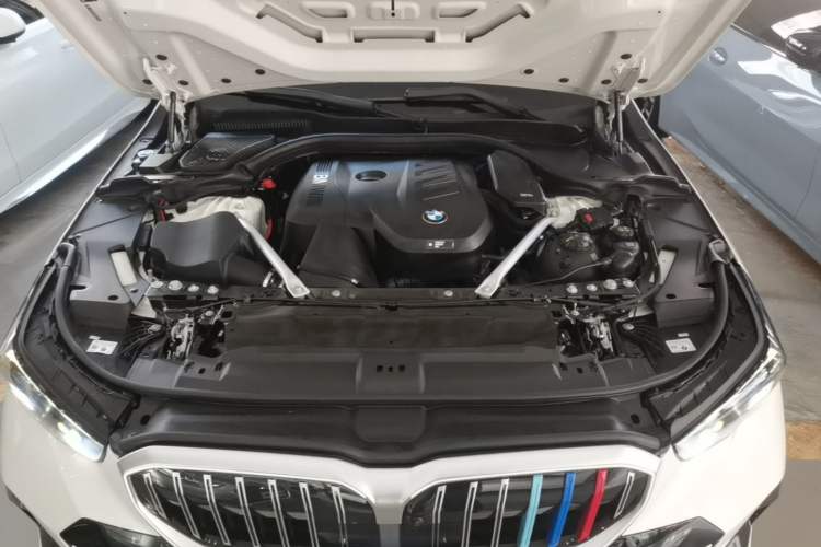 Used BMW 5 Series 2024 525Li M Sport Package Engine Bay