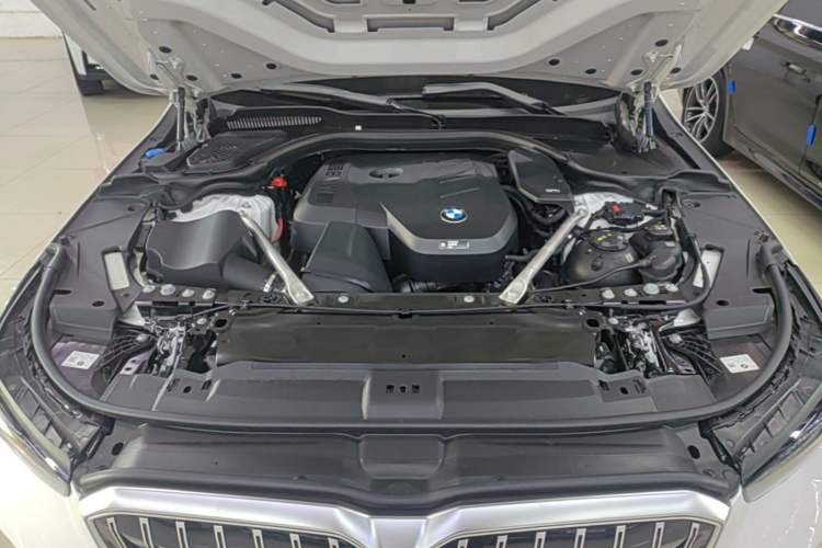 Used BMW 5 Series 2024 525Li Luxury Package Engine Bay