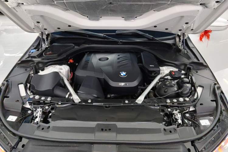 Used BMW 5 Series 2024 525Li Luxury Package Engine Bay