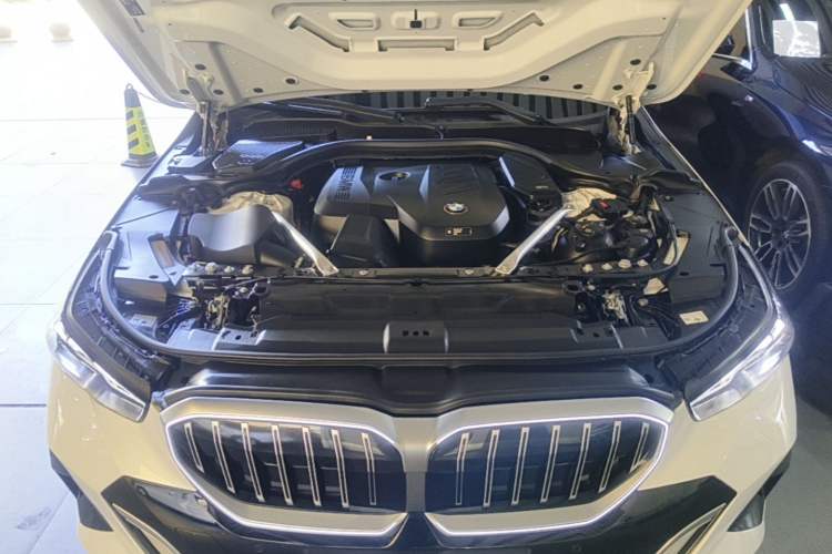 Used BMW 5 Series 2024 525Li M Sport Package Engine Bay