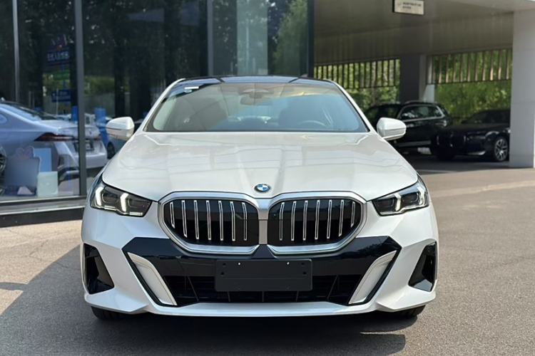 Used BMW 5 Series 2024 530Li Luxury Edition M Sport Package Exterior 1