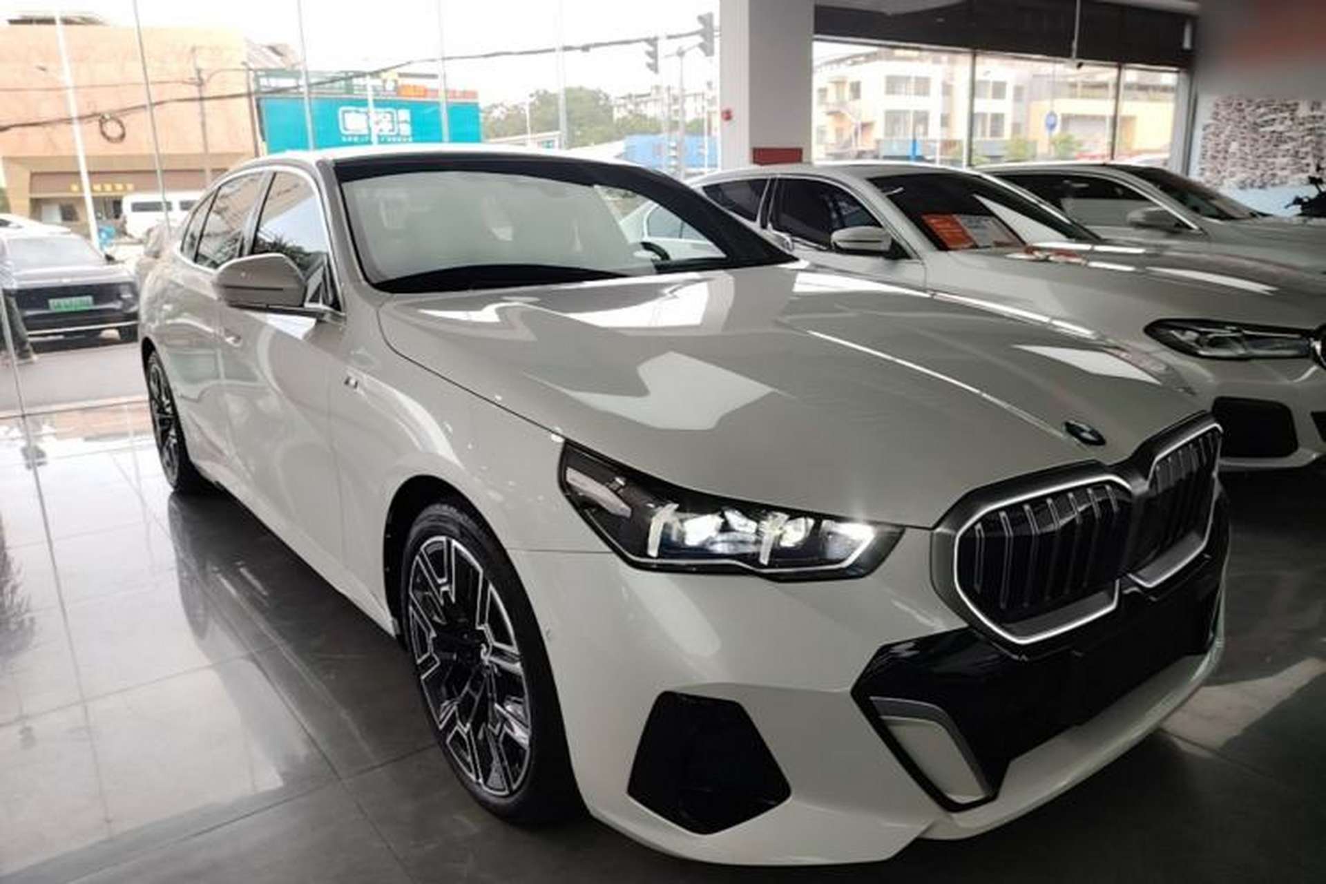 Used BMW 5 Series 2024 530Li Luxury Edition M Sport Package Exterior 1