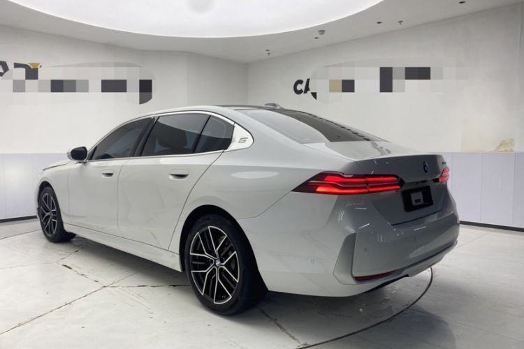 Used BMW 5 Series 2024 525Li Luxury Package Exterior 1