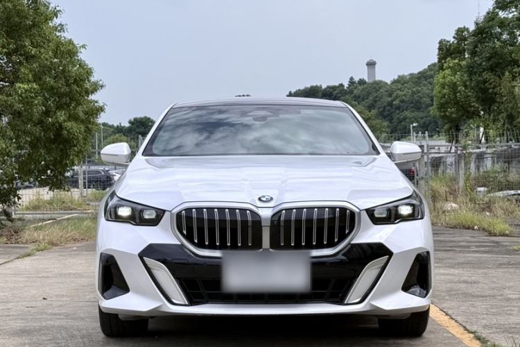 Used BMW 5 Series 2024 530Li Leading Model M Sport Package Exterior 2