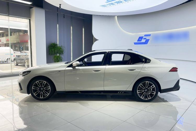 Used BMW 5 Series 2024 525i M Sport Package Exterior 2
