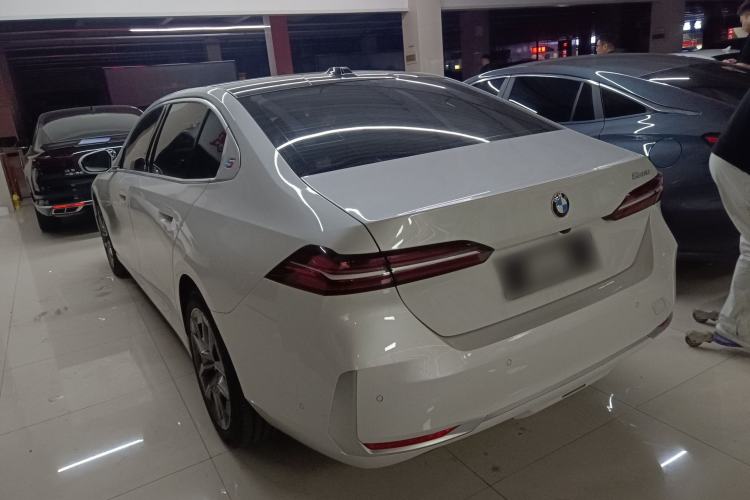 Used BMW 5 Series 2024 530Li Leading Luxury Package Exterior 2