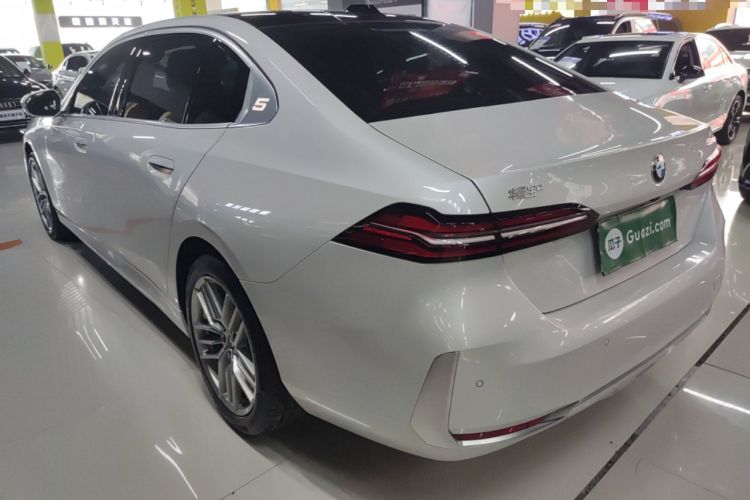 Used BMW 5 Series 2024 525Li Luxury Package Exterior 2