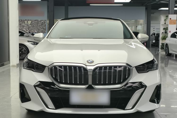 Used BMW 5 Series 2024 530Li Leading Model M Sport Package Exterior 2