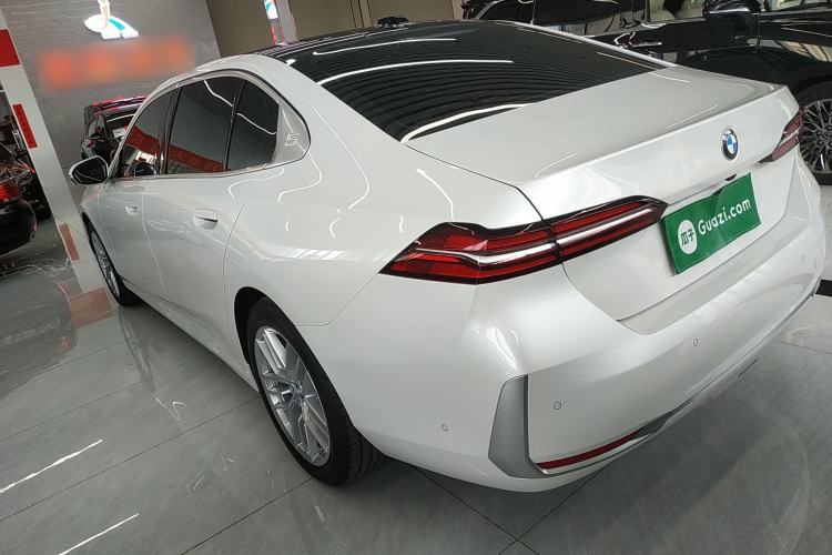 Used BMW 5 Series 2024 525Li Luxury Package Exterior 2