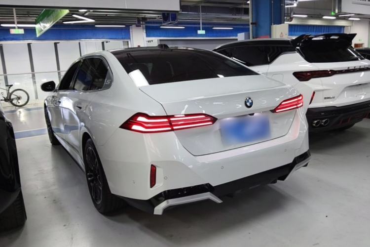 Used BMW 5 Series 2024 525Li M Sport Package Exterior 2