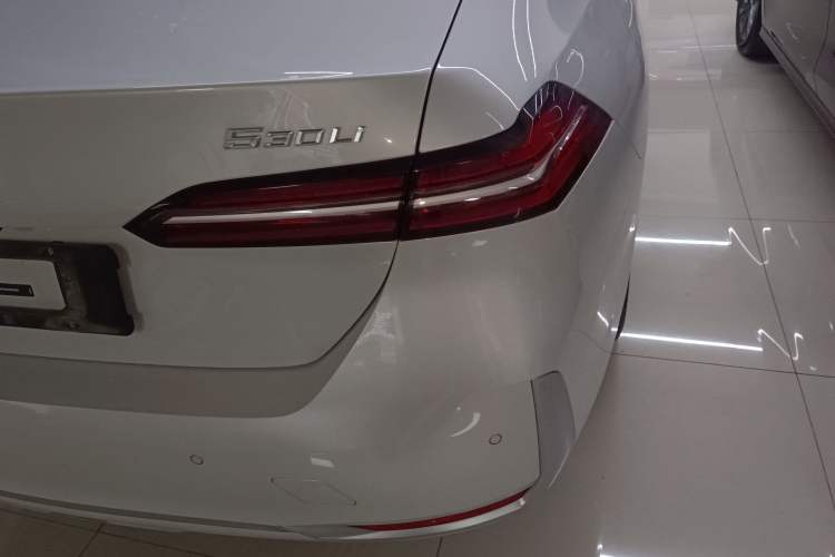 Used BMW 5 Series 2024 530Li Leading Luxury Package Exterior 3