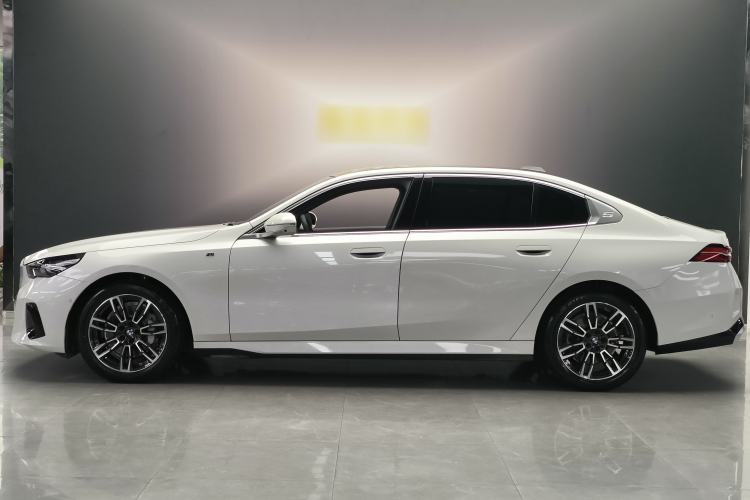 Used BMW 5 Series 2024 530Li Leading Model M Sport Package Exterior 3