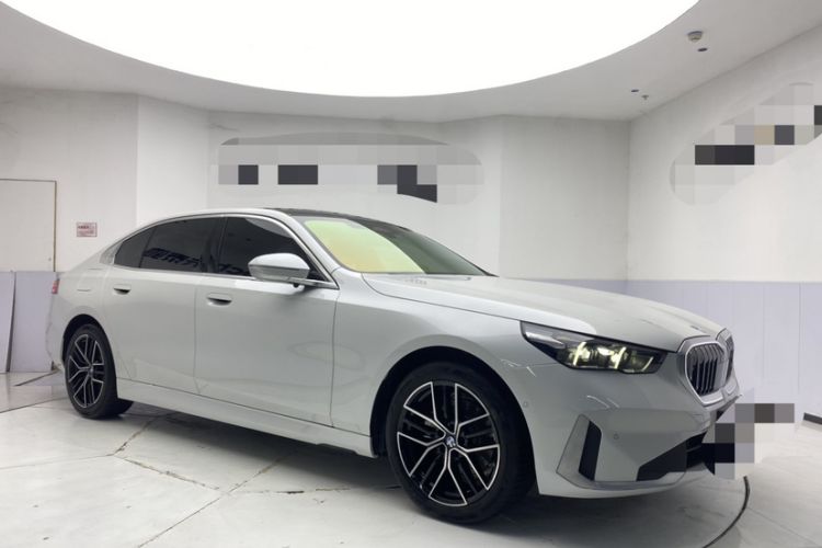 Used BMW 5 Series 2024 525Li Luxury Package Exterior 3