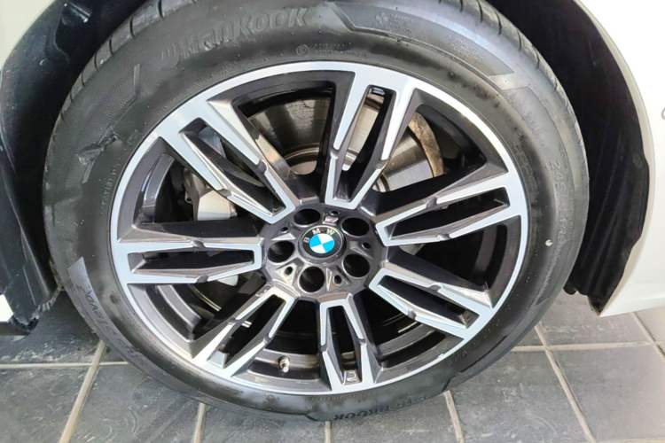 Used BMW 5 Series 2024 530Li Leading Model M Sport Package Exterior 4