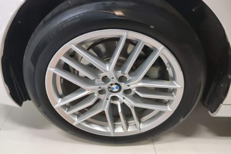 Used BMW 5 Series 2024 525Li Luxury Package Exterior 4