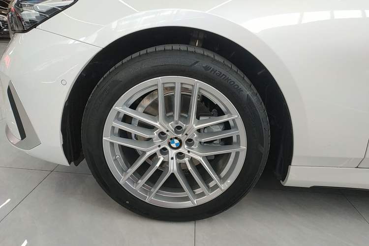 Used BMW 5 Series 2024 525Li Luxury Package Exterior 4