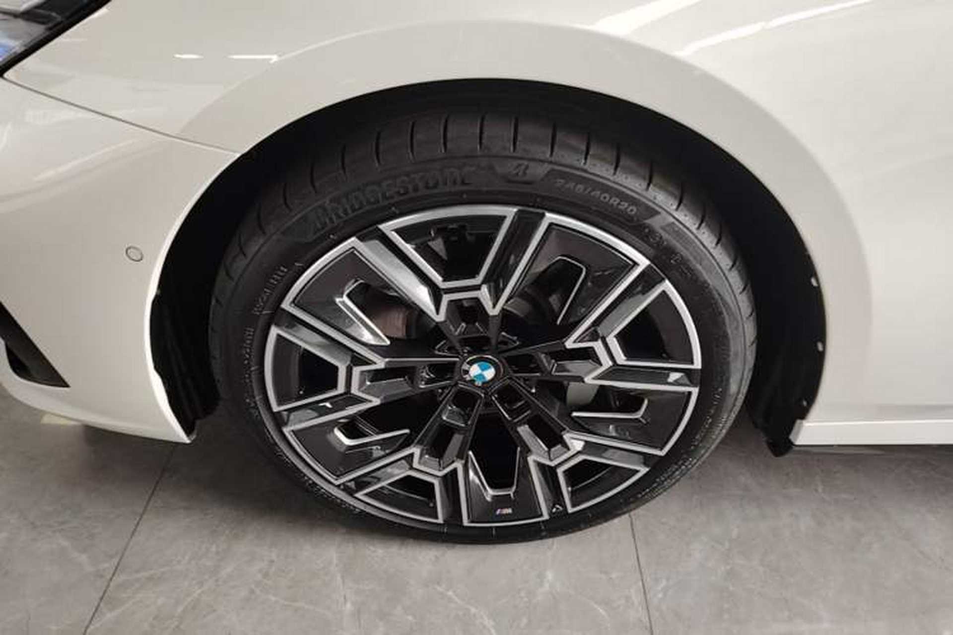 Used BMW 5 Series 2024 530Li Luxury Edition M Sport Package Exterior 4