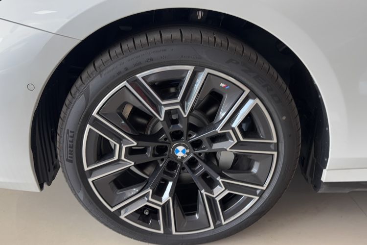 Used BMW 5 Series 2024 530Li Luxury Edition M Sport Package Exterior 5
