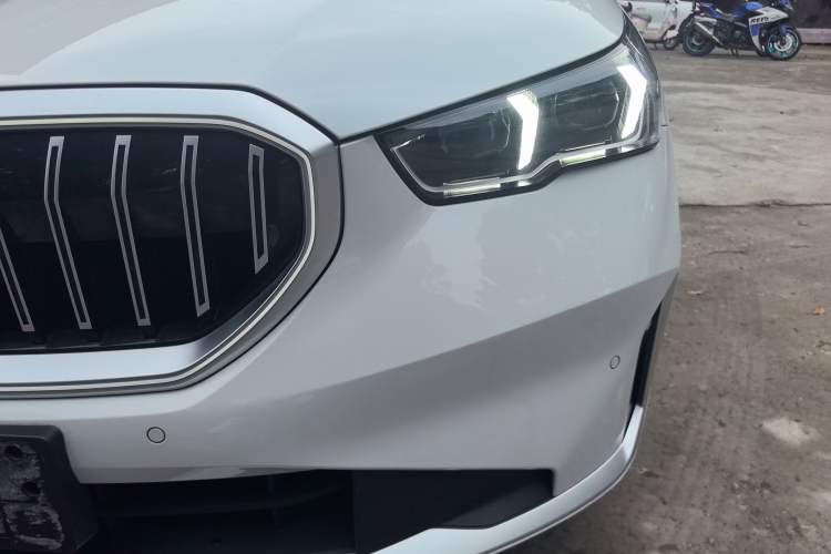 Used BMW 5 Series 2024 525Li Luxury Package Exterior 5